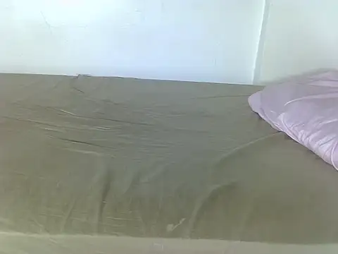 laetitia  online show from November 29, 2:42 pm