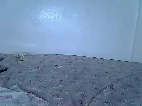 laetitia  online show from February 8, 7:12 am