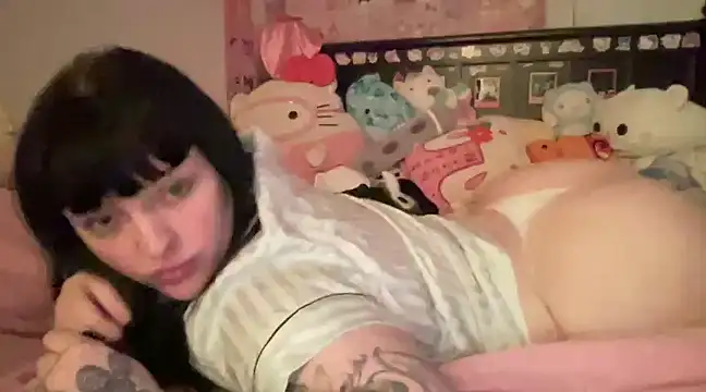 Snapshot of FaeKelly chatting on February 4, 6:25 am FaeKelly online show from February 4, 6:25 am