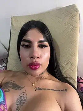 saragill323 online show from January 31, 3:30 am