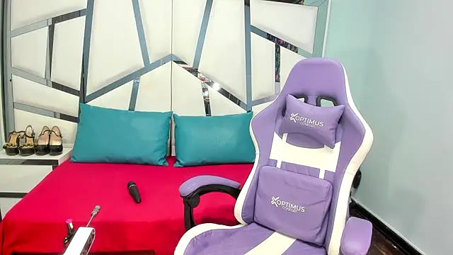 Snapshot of chanel_hot_001 chatting on December 1, 8:03 pm chanel hot 001 online show from December 1, 8:03 pm