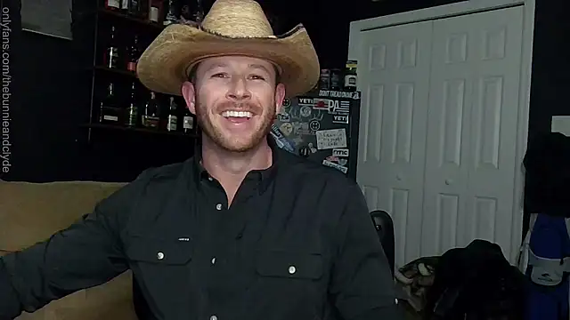 chillinthemosttt online show from December 6, 4:25 am