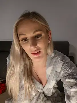 Snapshot of Liana_Lou chatting on January 19, 4:57 pm Liana Lou online show from January 19, 4:57 pm