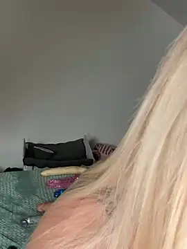 Snapshot of Liana_Lou chatting on February 28, 10:41 am Liana Lou online show from February 28, 10:41 am