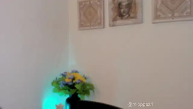 Snapshot of mariana_lopez1 chatting on March 16, 8:43 pm mariana lopez1 online show from March 16, 8:43 pm