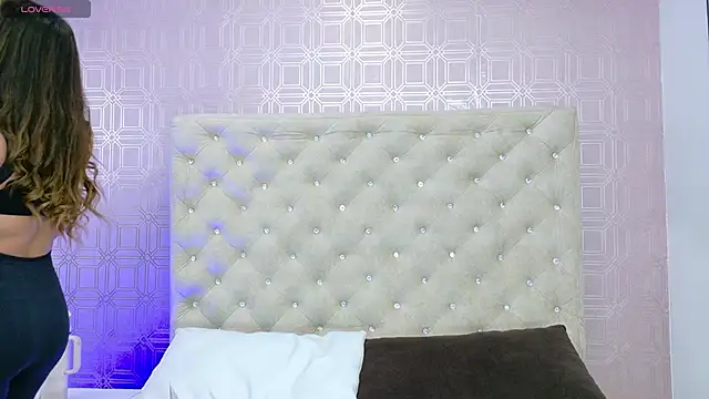 Sara Desire online show from September 9, 12:15 pm