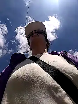 rebekka simpson online show from November 8, 4:18 pm