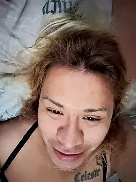 Snapshot of allissonw13 chatting on December 21, 11:24 pm allissonw13 online show from December 21, 11:24 pm