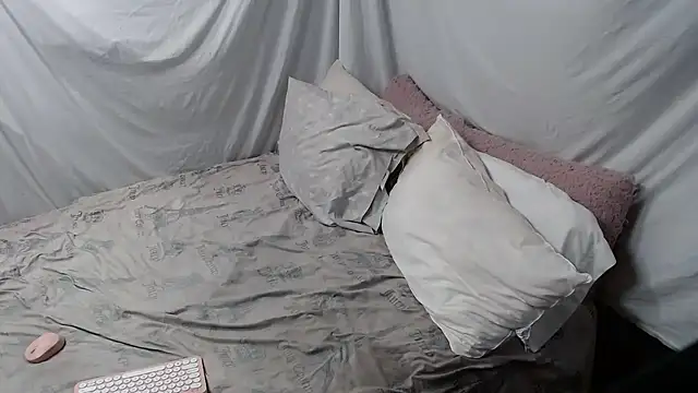 Snapshot of allissonw13 chatting on November 10, 4:17 pm allissonw13 online show from November 10, 4:17 pm