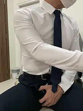 harrylouis1357 online show from December 11, 1:49 pm