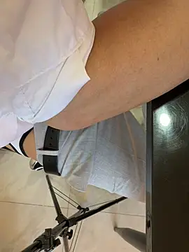 harrylouis1357 online show from April 19, 10:36 am