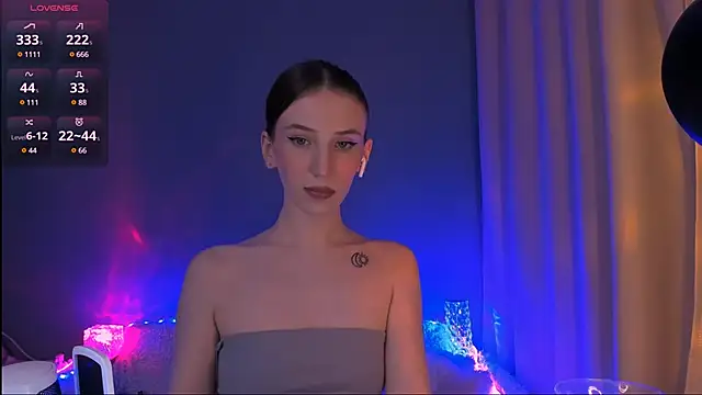 Snapshot of ellaamber chatting on December 17, 12:01 am ellaamber online show from December 17, 12:01 am