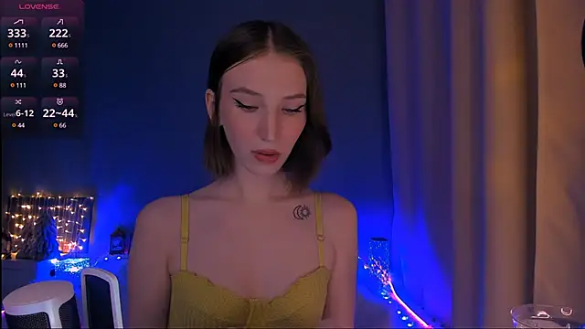 Snapshot of ellaamber chatting on January 18, 12:46 am ellaamber online show from January 18, 12:46 am