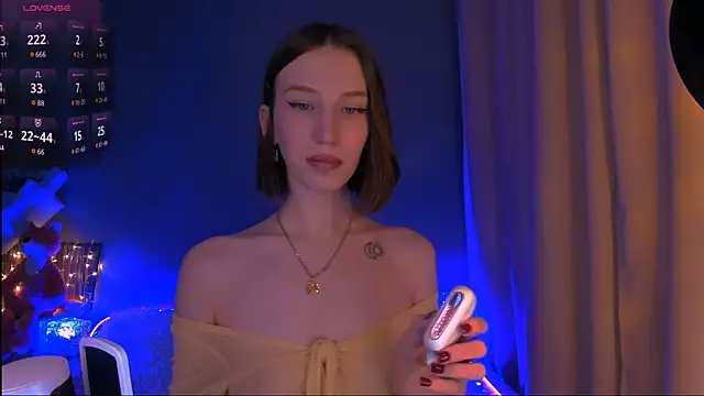 Snapshot of ellaamber chatting on March 10, 1:23 am ellaamber online show from March 10, 1:23 am