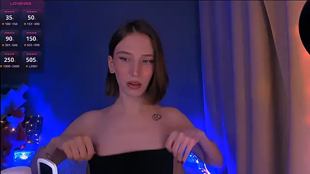 Snapshot of ellaamber chatting on March 14, 2:42 am ellaamber online show from March 14, 2:42 am