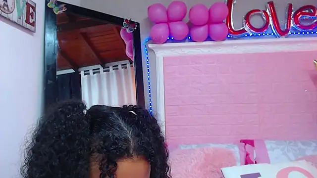 Snapshot of JessyZoe chatting on February 19, 7:38 pm JessyZoe online show from February 19, 7:38 pm
