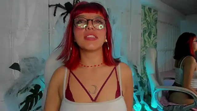 cute hollywood online show from October 7, 8:39 pm