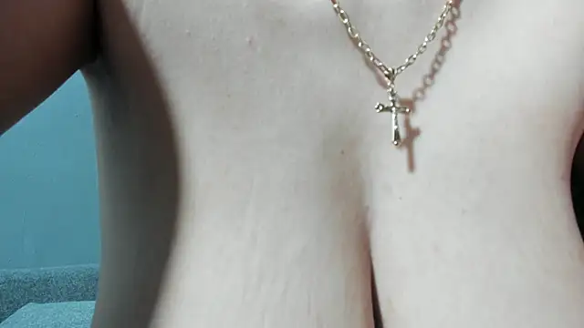 Snapshot of SexxyMeriem chatting on December 5, 8:12 am SexxyMeriem online show from December 5, 8:12 am