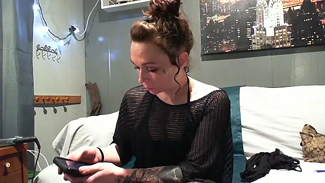 Genevieve143 online show from February 12, 8:38 am