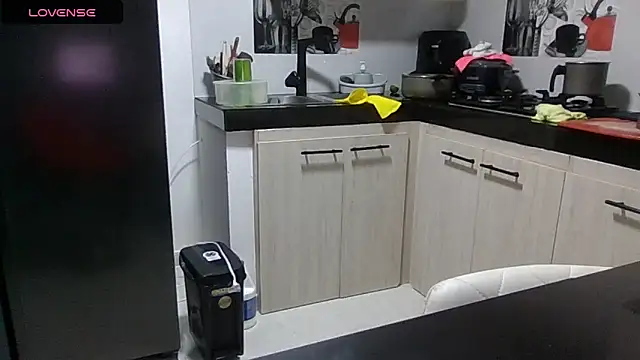 saramartinez1000 online show from April 14, 4:29 am