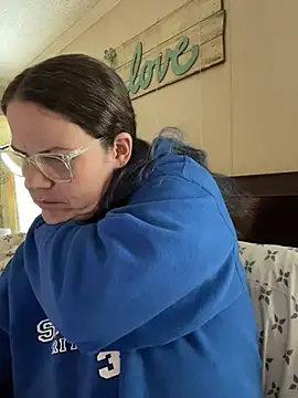 Snapshot of velvetta_ chatting on November 18, 5:17 pm velvetta online show from November 18, 5:17 pm