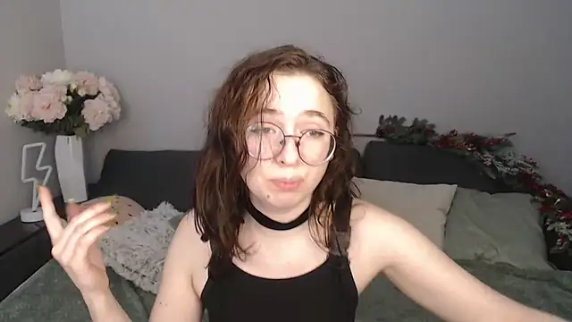 Snapshot of Mini_Diva chatting on January 10, 9:13 am Mini Diva online show from January 10, 9:13 am