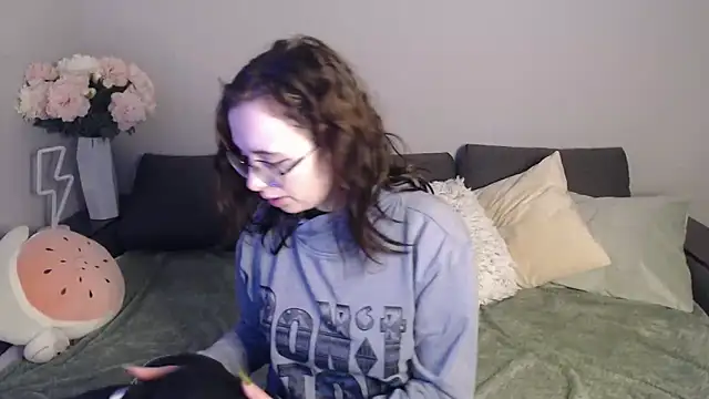 Snapshot of Mini_Diva chatting on January 24, 9:06 am Mini Diva online show from January 24, 9:06 am