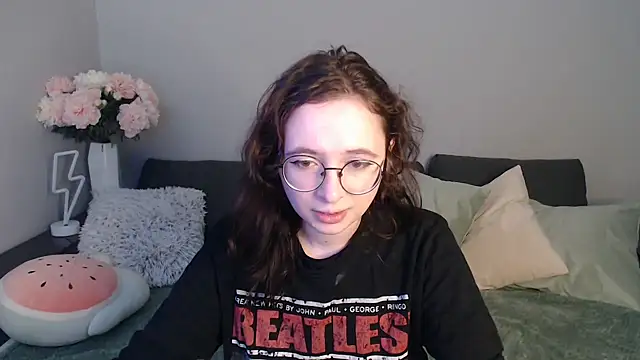 Snapshot of Mini_Diva chatting on February 2, 9:08 am Mini Diva online show from February 2, 9:08 am