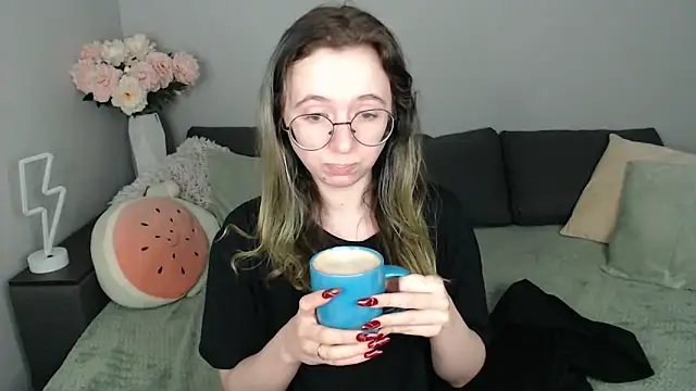 Snapshot of Mini_Diva chatting on September 10, 8:25 am Mini Diva online show from September 10, 8:25 am