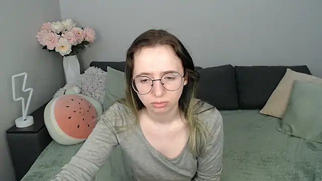 Snapshot of Mini_Diva chatting on September 14, 8:13 am Mini Diva online show from September 14, 8:13 am