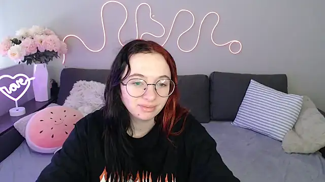 Snapshot of Mini_Diva chatting on November 12, 9:10 am Mini Diva online show from November 12, 9:10 am