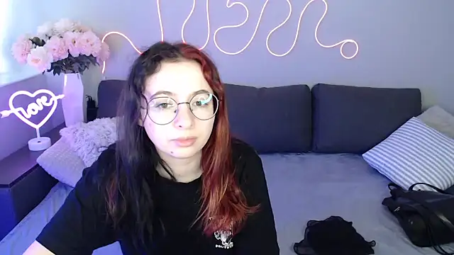 Snapshot of Mini_Diva chatting on November 19, 9:09 am Mini Diva online show from November 19, 9:09 am