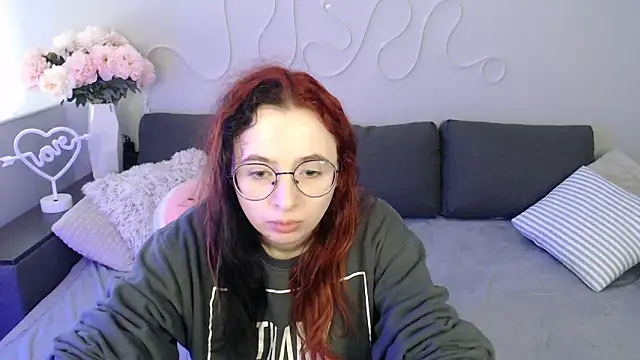 Snapshot of Mini_Diva chatting on November 21, 9:08 am Mini Diva online show from November 21, 9:08 am