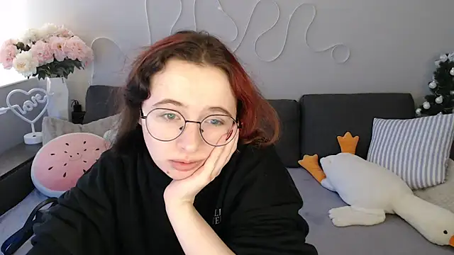 Mini Diva online show from February 14, 9:06 am