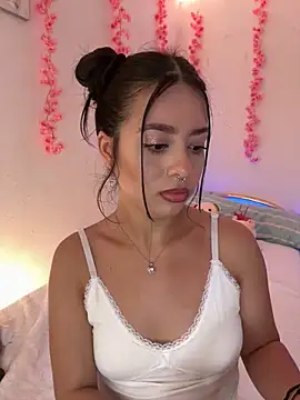 AliceJovovich online show from December 4, 5:55 pm