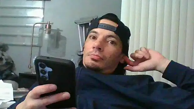 Snapshot of gifted723 chatting on November 30, 6:28 am gifted723 online show from November 30, 6:28 am