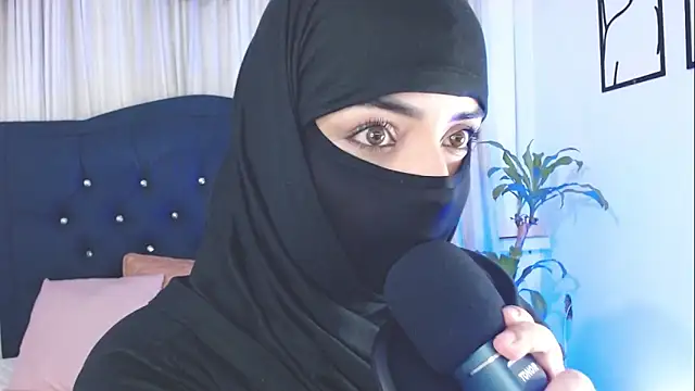 Snapshot of Uzra_hayed chatting on November 21, 8:18 pm Uzra hayed online show from November 21, 8:18 pm