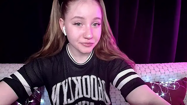 SindiWatsoon online show from December 19, 3:52 pm