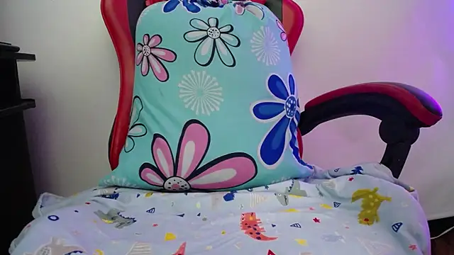 luly pink online show from March 20, 3:33 am