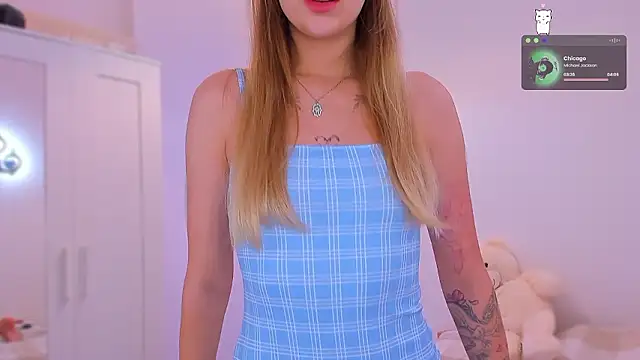 Snapshot of Kamila_icee chatting on December 6, 9:57 pm Kamila icee online show from December 6, 9:57 pm