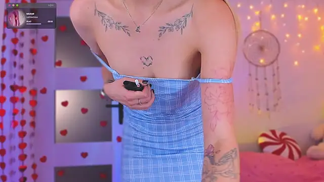 Snapshot of Kamila_icee chatting on February 15, 7:39 pm Kamila icee online show from February 15, 7:39 pm