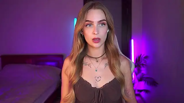 Snapshot of Kamila_icee chatting on September 10, 7:14 pm Kamila icee online show from September 10, 7:14 pm