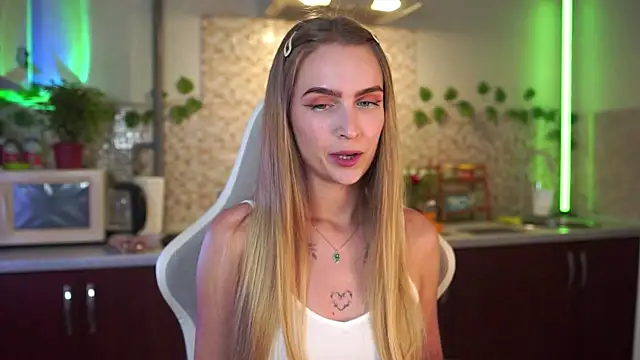 Snapshot of Kamila_icee chatting on September 14, 4:50 pm Kamila icee online show from September 14, 4:50 pm