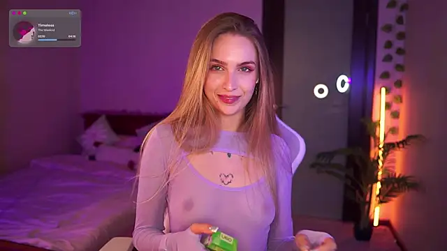 Snapshot of Kamila_icee chatting on October 2, 6:48 pm Kamila icee online show from October 2, 6:48 pm