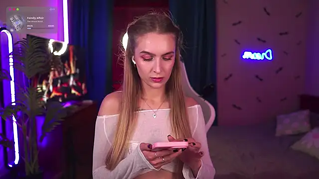 Snapshot of Kamila_icee chatting on October 25, 7:19 pm Kamila icee online show from October 25, 7:19 pm