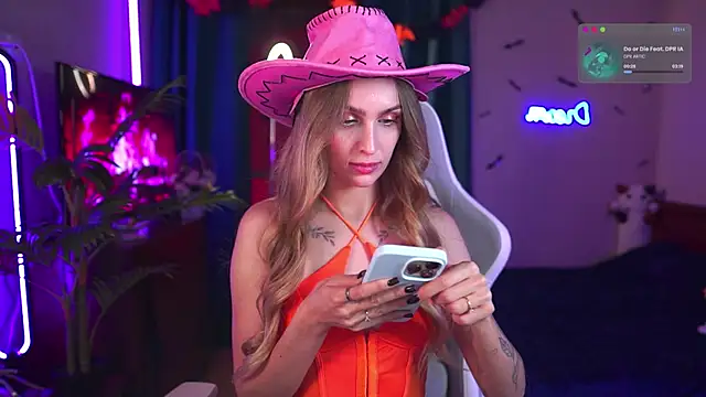 Snapshot of Kamila_icee chatting on October 31, 10:11 pm Kamila icee online show from October 31, 10:11 pm