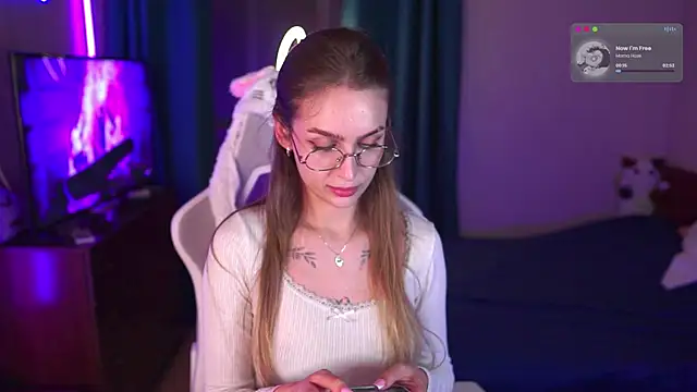 Snapshot of Kamila_icee chatting on November 14, 10:29 pm Kamila icee online show from November 14, 10:29 pm