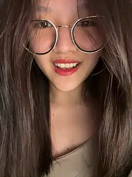 Krixxi22 online show from October 7, 4:15 pm