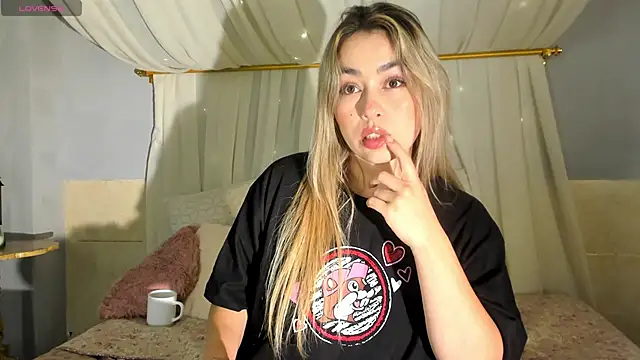 Snapshot of AnnaVictoria__ chatting on February 24, 6:16 am AnnaVictoria online show from February 24, 6:16 am