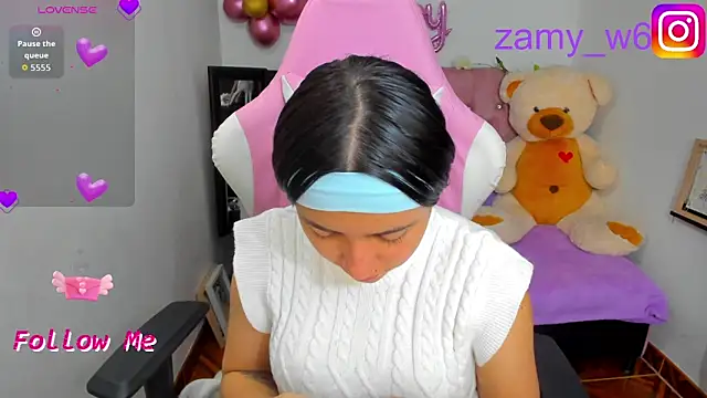 Snapshot of karla_cute01 chatting on November 3, 4:36 am karla cute01 online show from November 3, 4:36 am